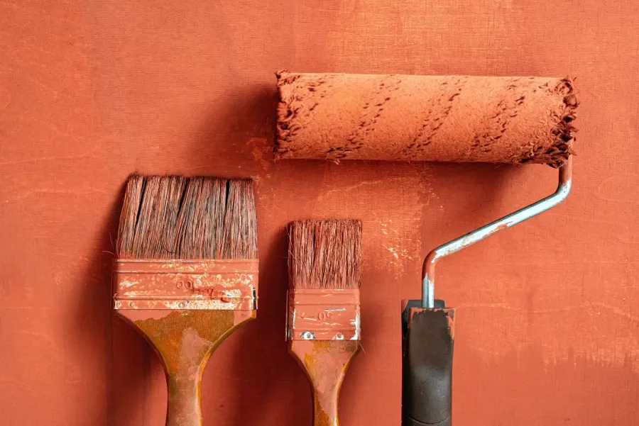Outils de peinture préparés avant chantier